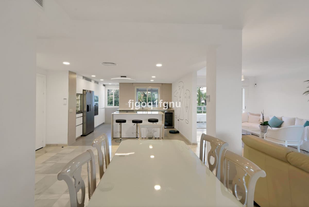 Middle Floor Apartment in Marbella — photo 9 of 10