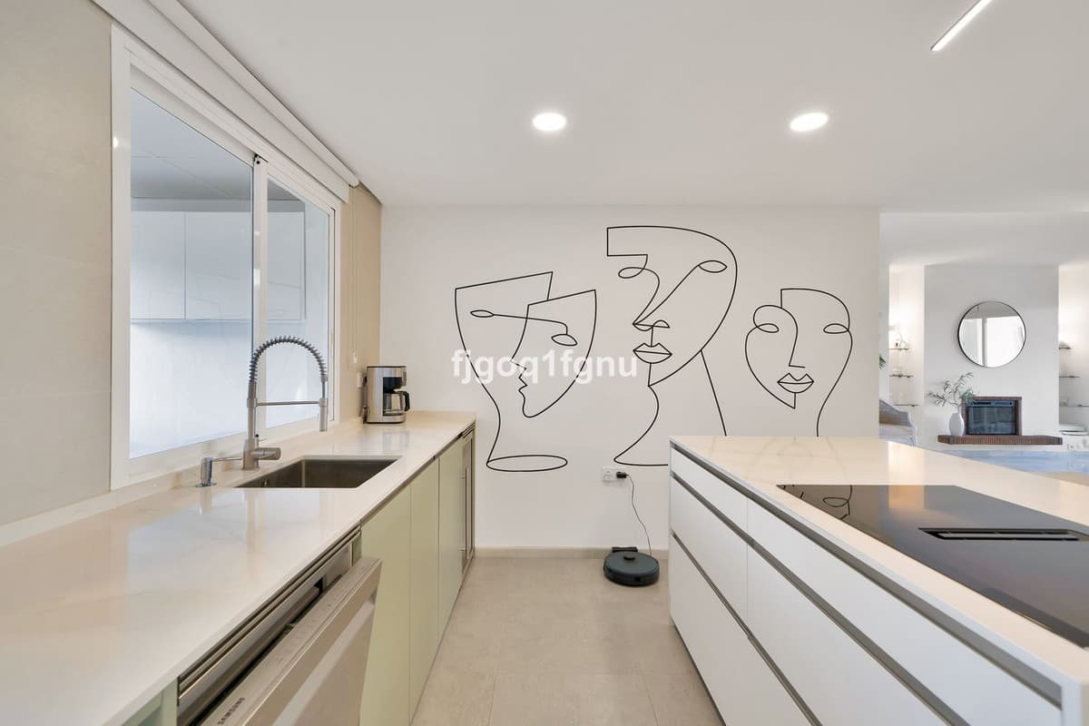 Middle Floor Apartment in Marbella — photo 10 of 10