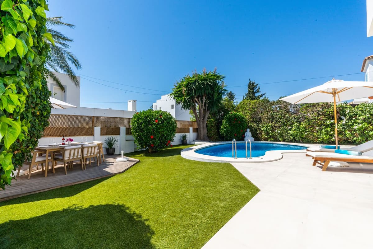 Detached Villa in Marbesa — photo 1 of 10