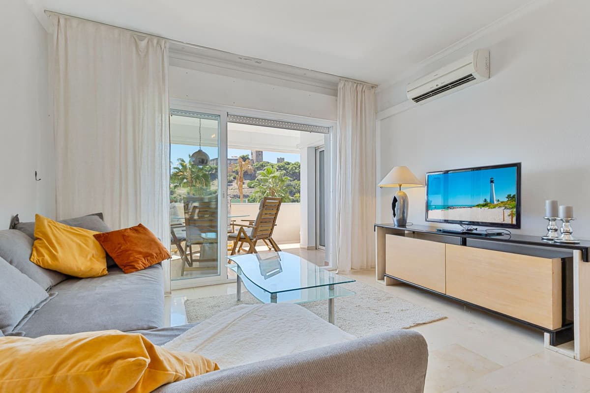 Middle Floor Apartment in Fuengirola — photo 3 of 10