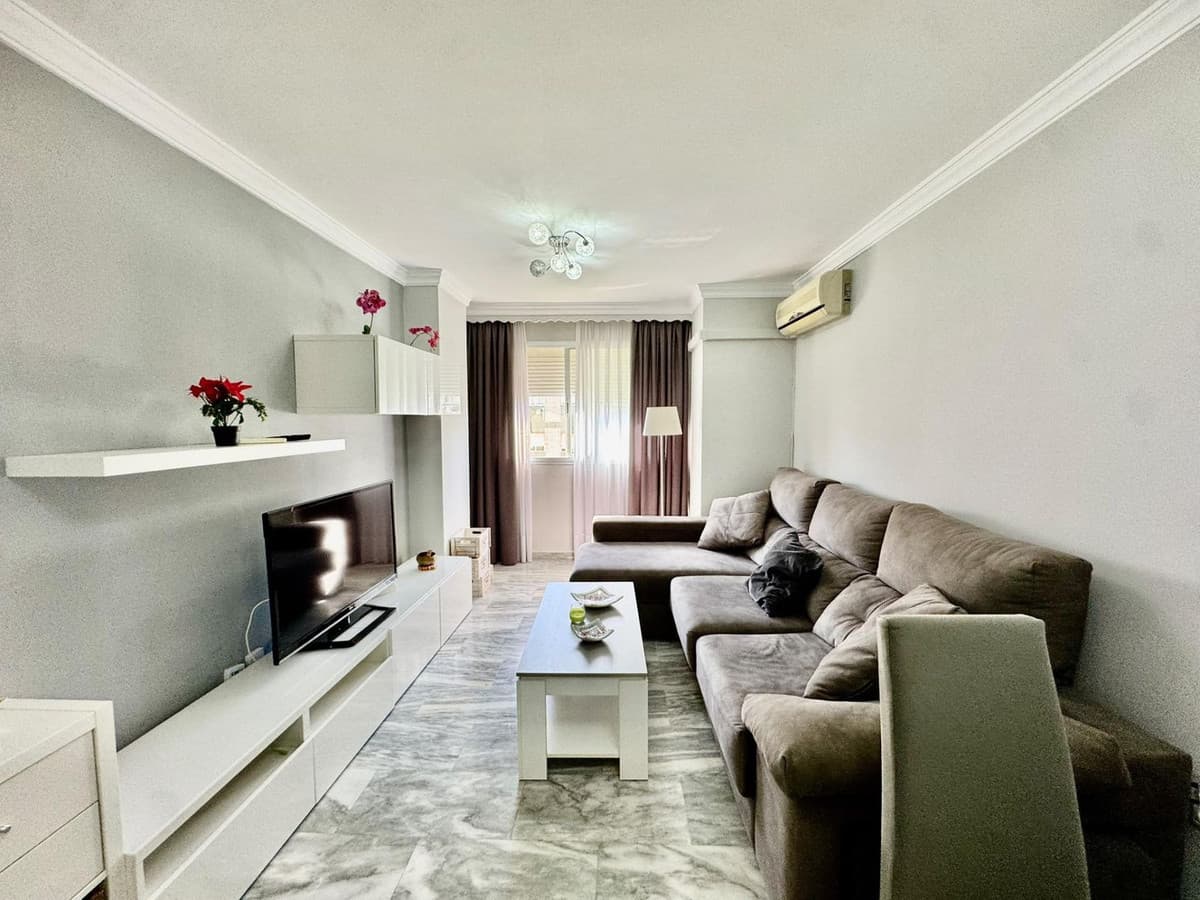 Middle Floor Apartment in Teatinos — photo 1 of 10