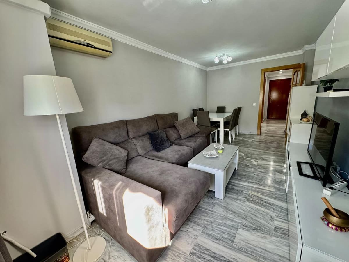 Middle Floor Apartment in Teatinos — photo 5 of 10