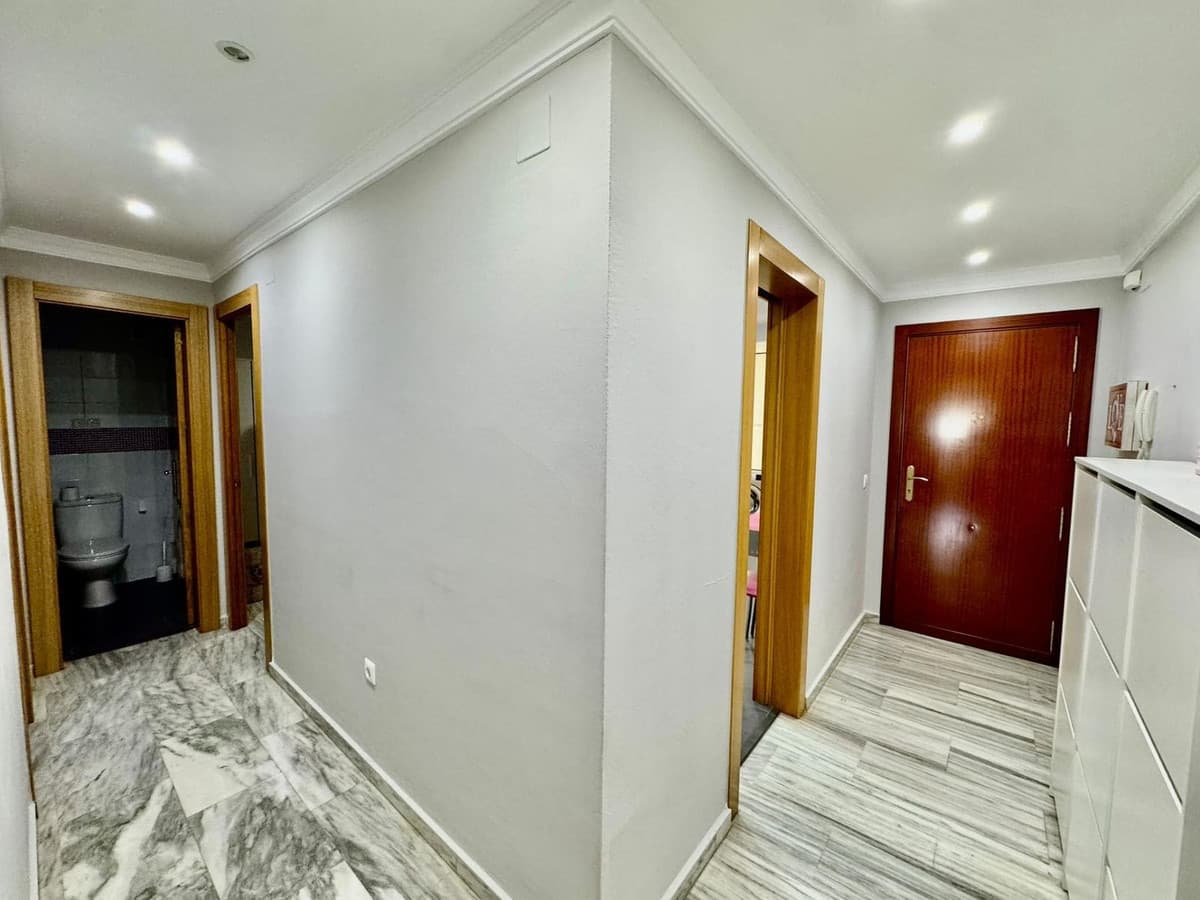 Middle Floor Apartment in Teatinos — photo 6 of 10