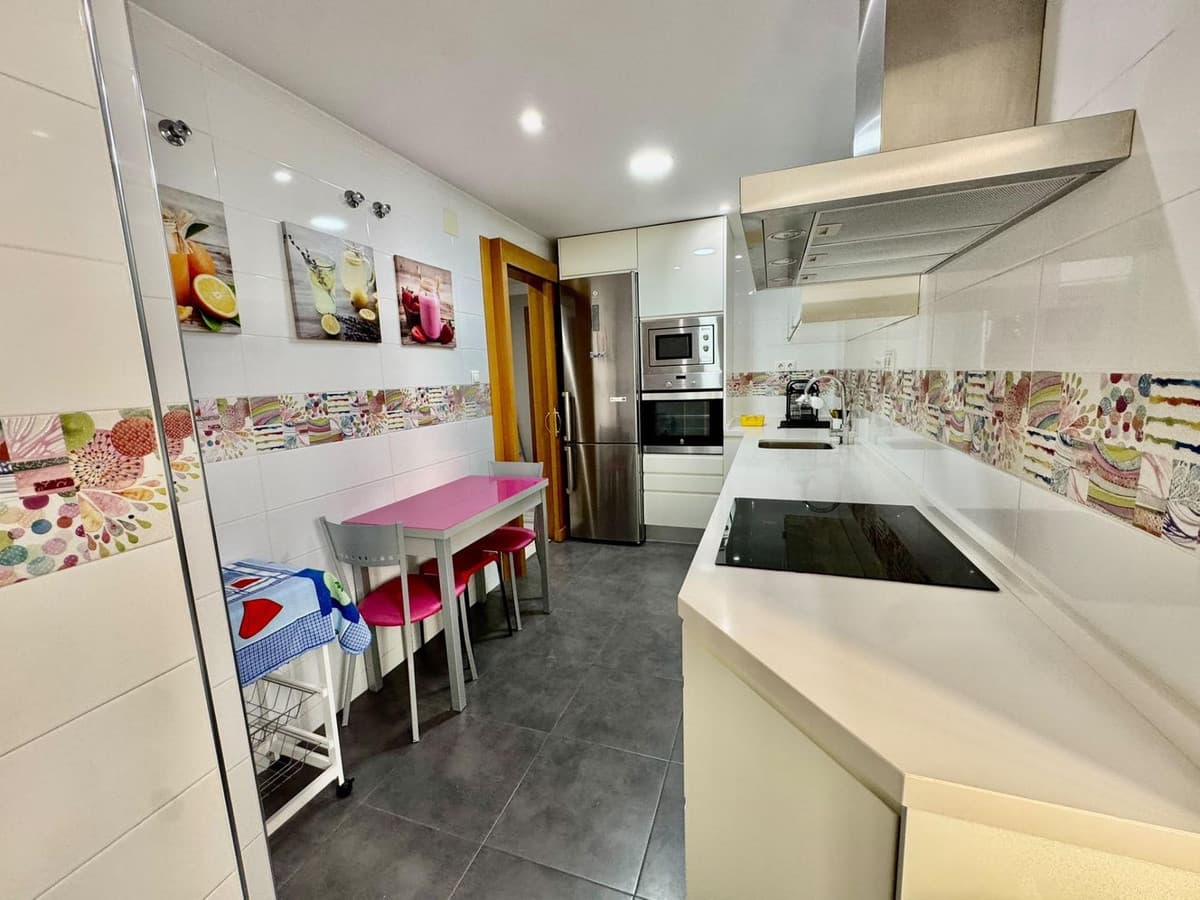Middle Floor Apartment in Teatinos — photo 10 of 10