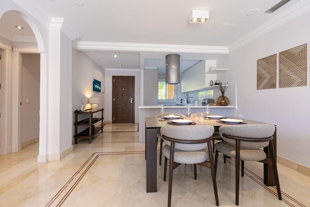 Middle Floor Apartment in Nueva Andalucía — photo 6 of 10