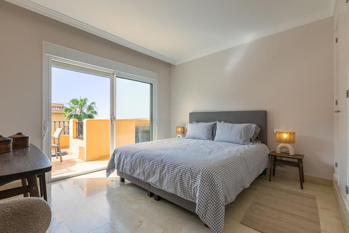 Middle Floor Apartment in Nueva Andalucía — photo 8 of 10