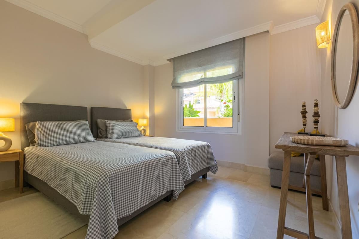 Middle Floor Apartment in Nueva Andalucía — photo 10 of 10