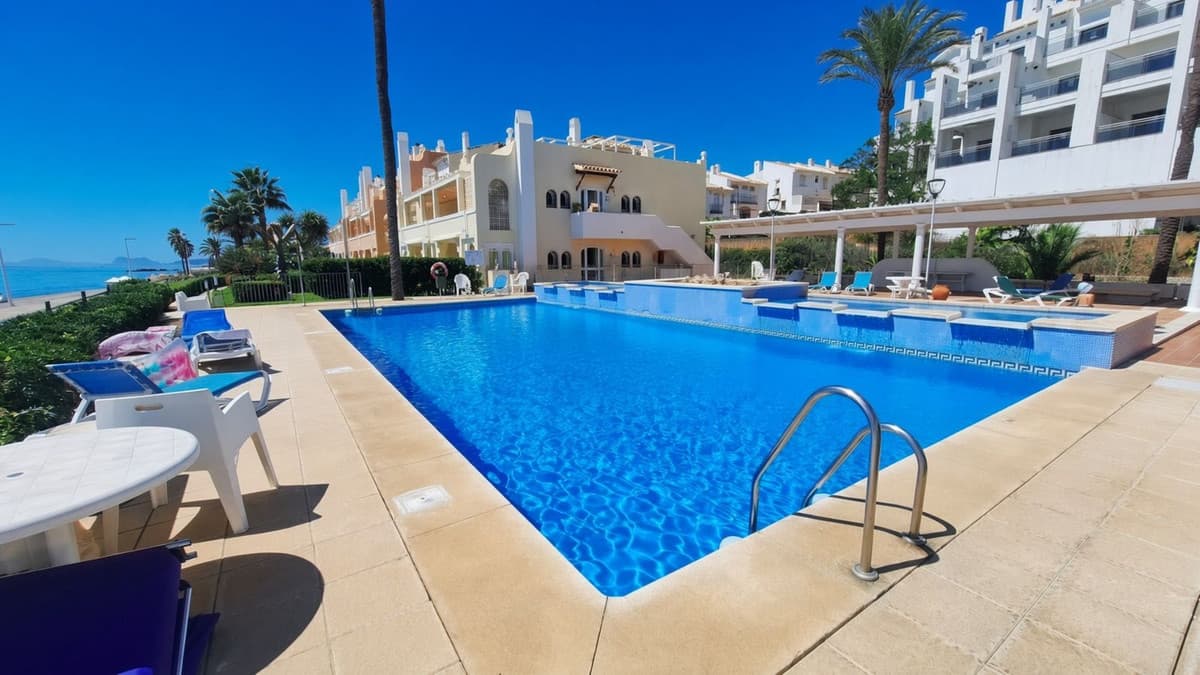 Middle Floor Apartment in Estepona — photo 2 of 10