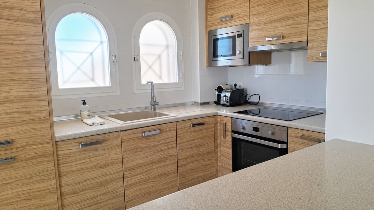 Middle Floor Apartment in Estepona — photo 9 of 10