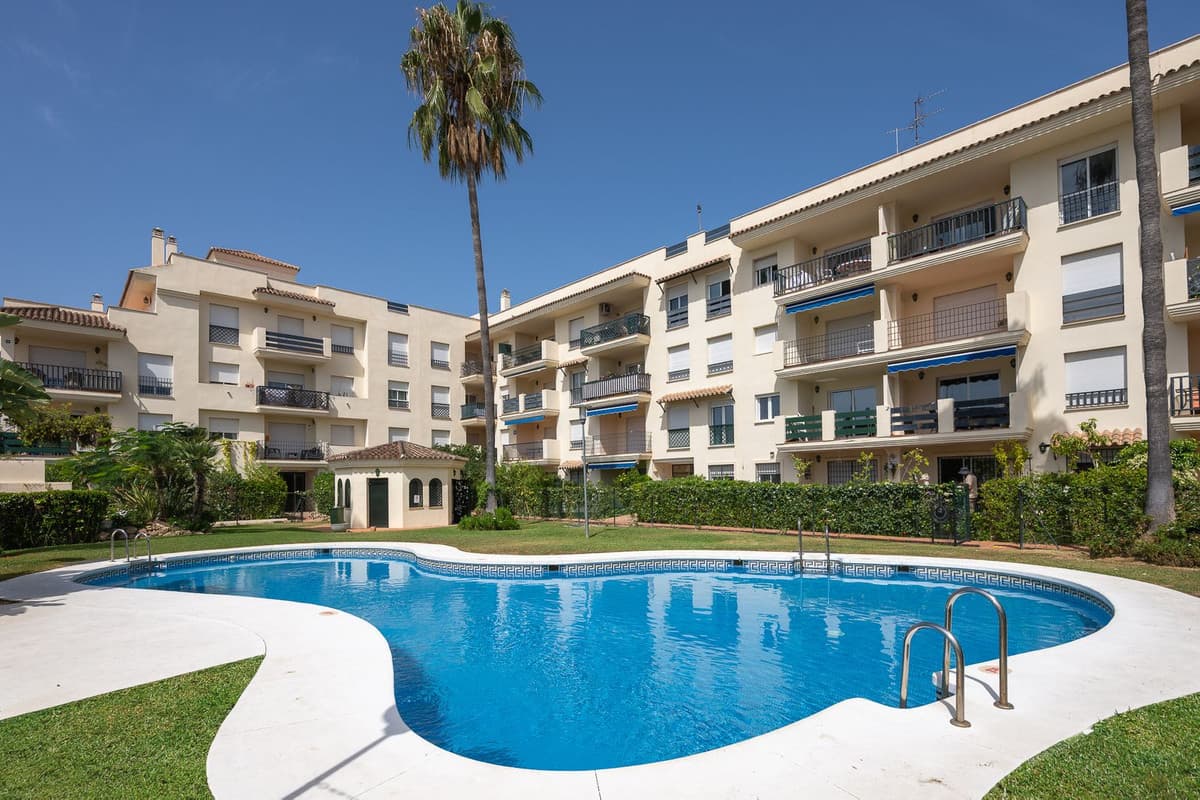 Middle Floor Apartment in Nueva Andalucía — photo 1 of 10
