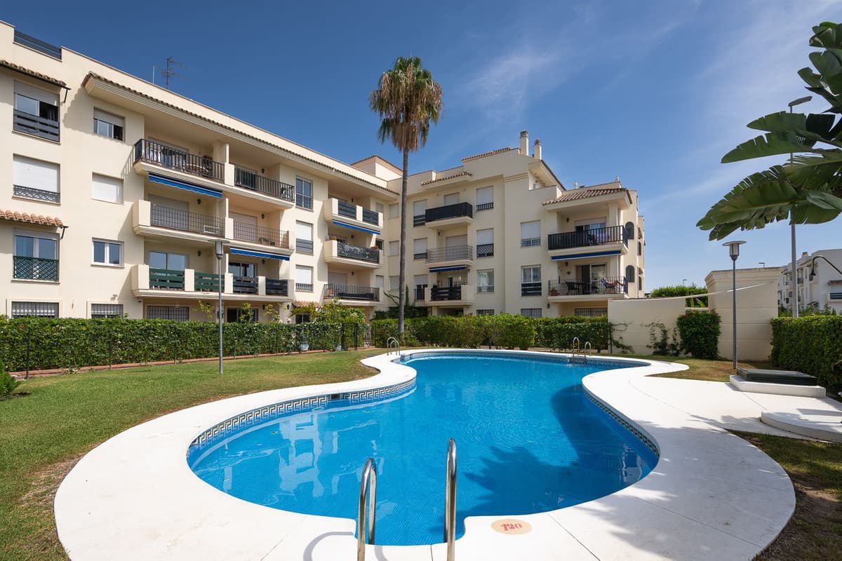 Middle Floor Apartment in Nueva Andalucía — photo 2 of 10