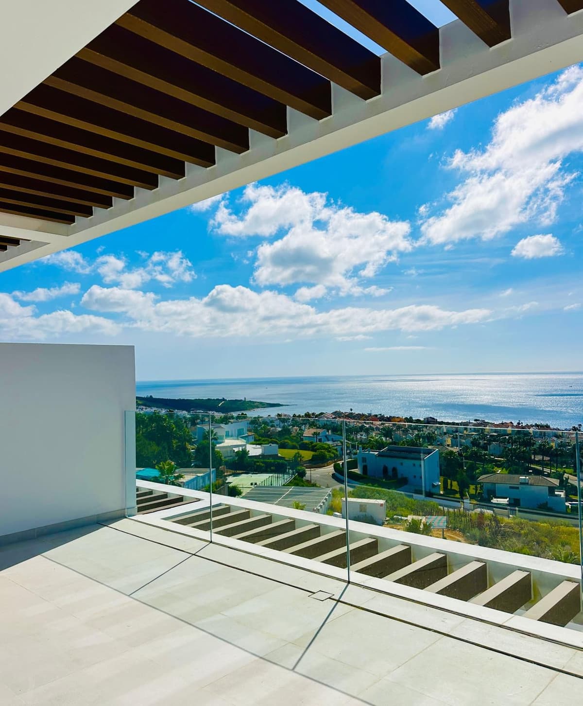 Middle Floor Apartment in La Alcaidesa — photo 1 of 10