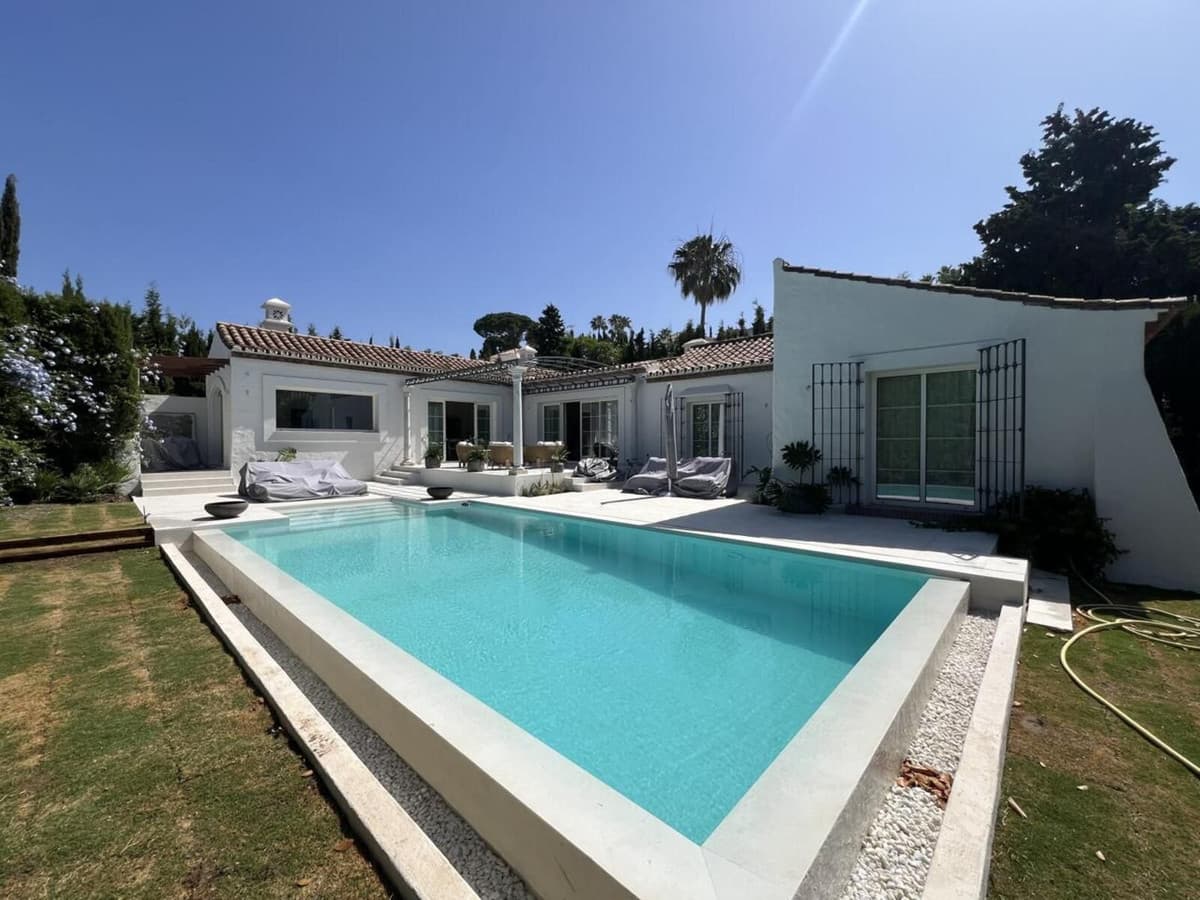 Detached Villa in Guadalmina Alta — photo 2 of 10