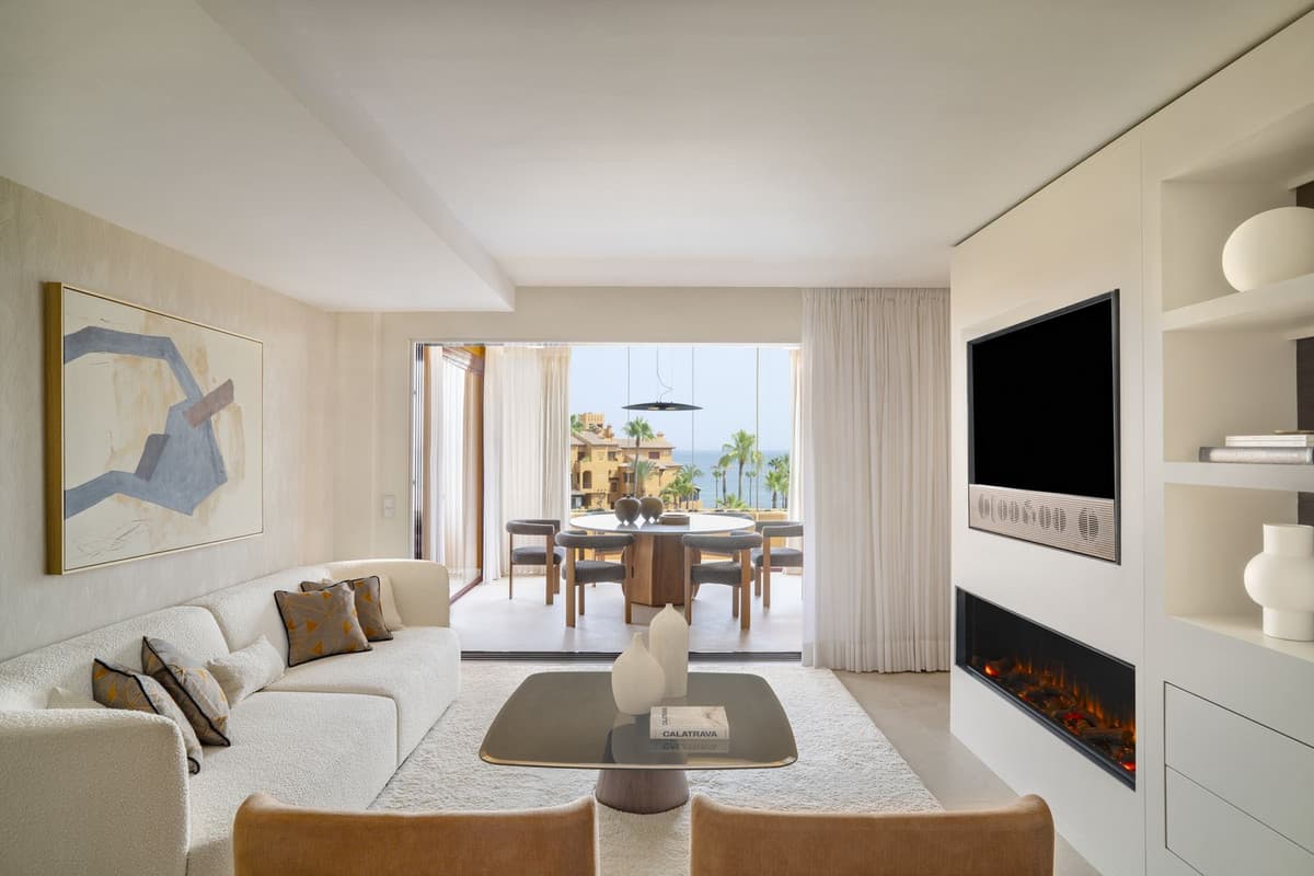 Middle Floor Apartment in New Golden Mile — photo 1 of 10