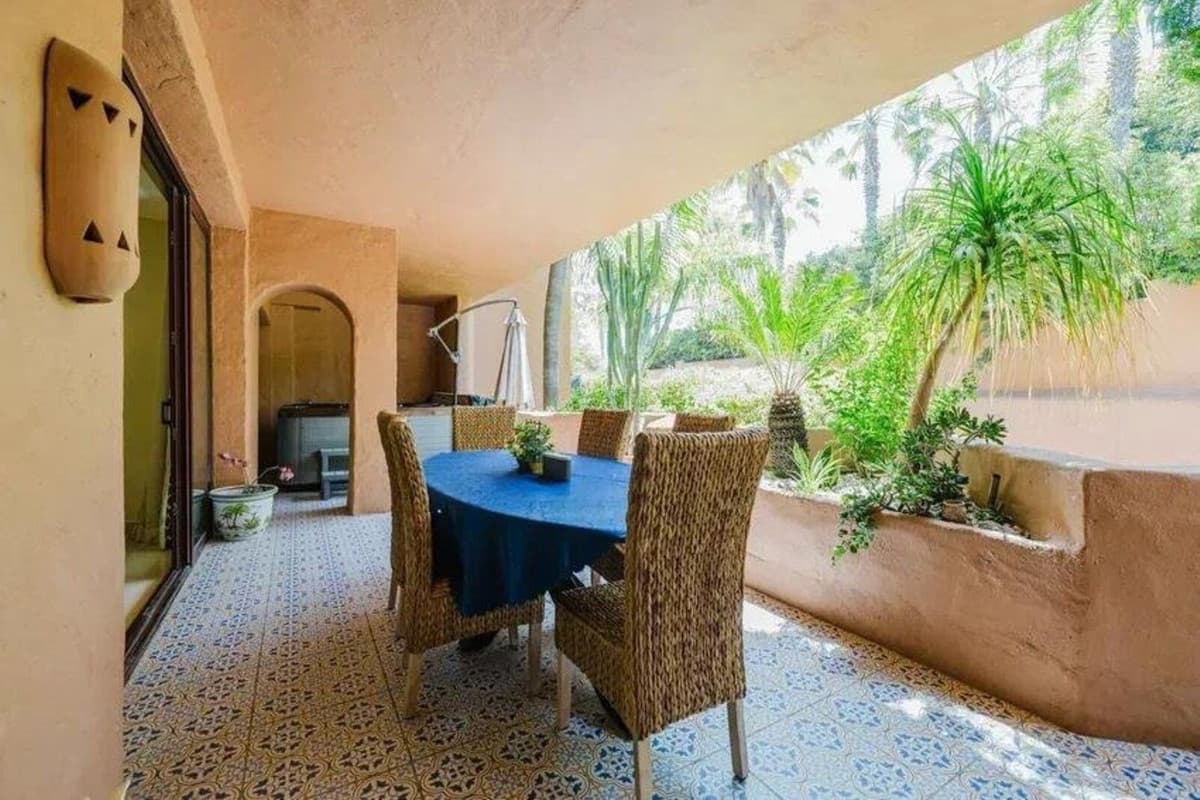 Middle Floor Apartment in Estepona — photo 7 of 10