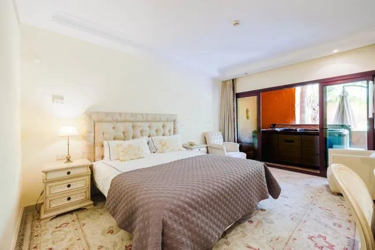 Middle Floor Apartment in Estepona — photo 10 of 10