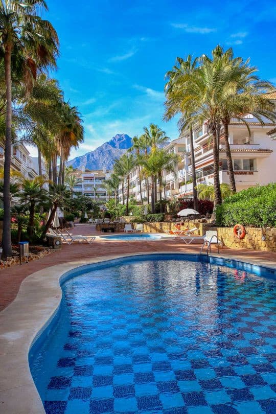 Middle Floor Apartment in Marbella — photo 3 of 10