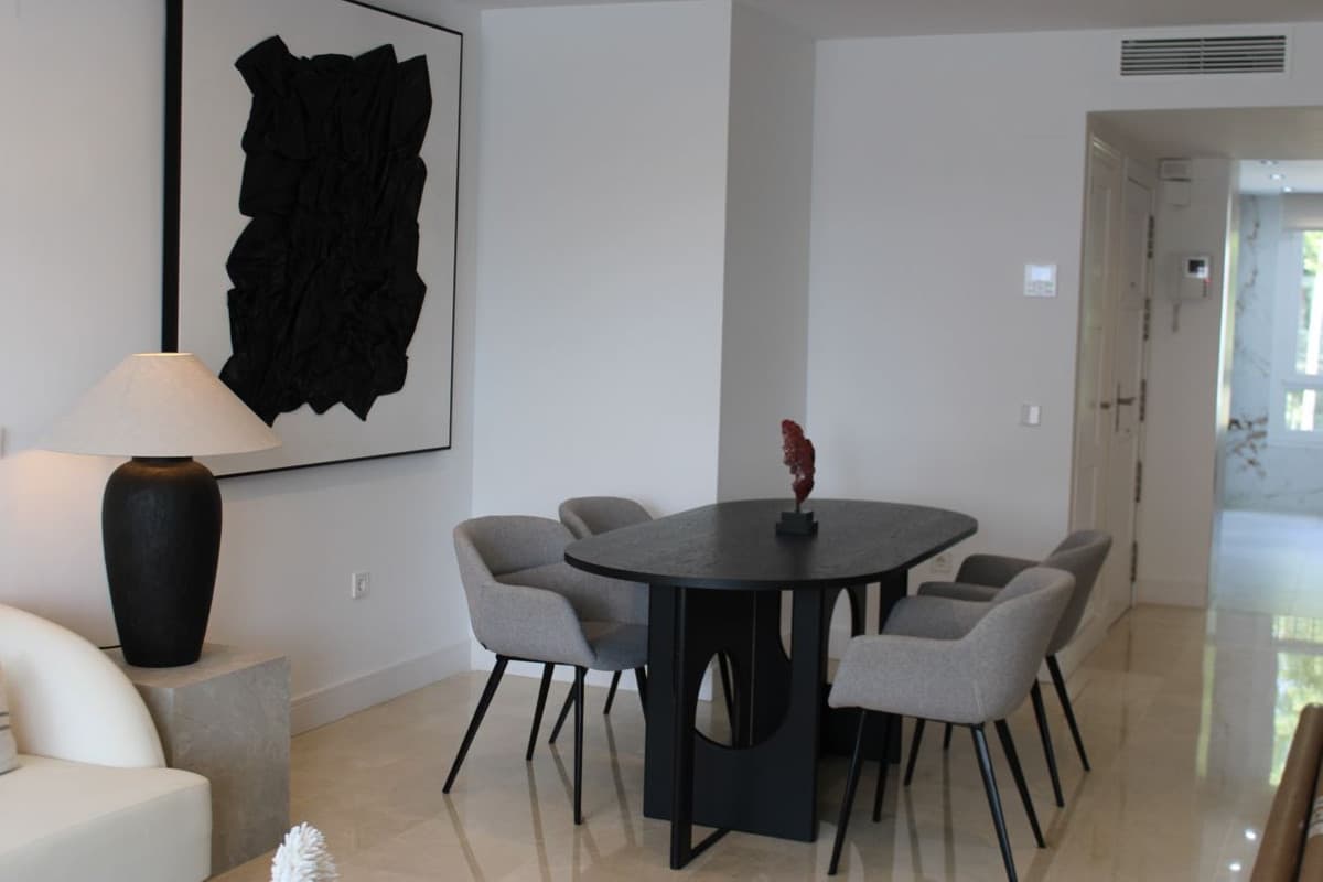 Middle Floor Apartment in Marbella — photo 10 of 10