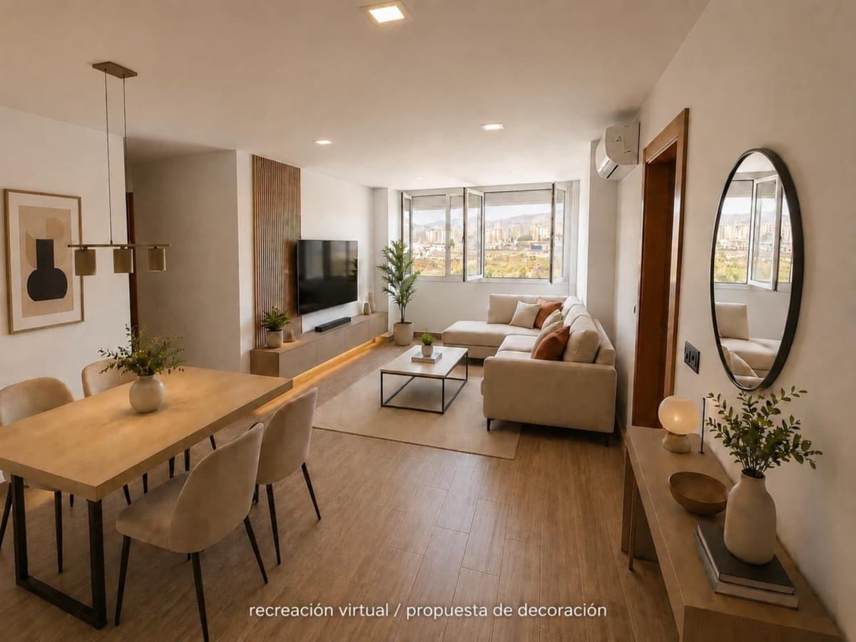 Middle Floor Apartment in Málaga — photo 1 of 10