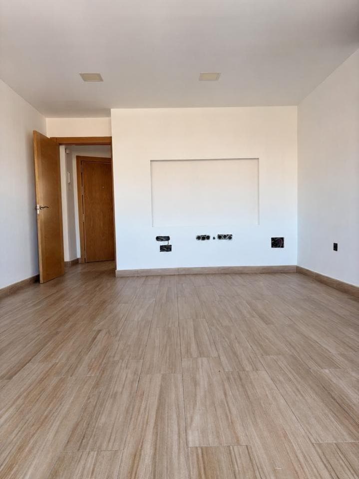 Middle Floor Apartment in Málaga — photo 2 of 10