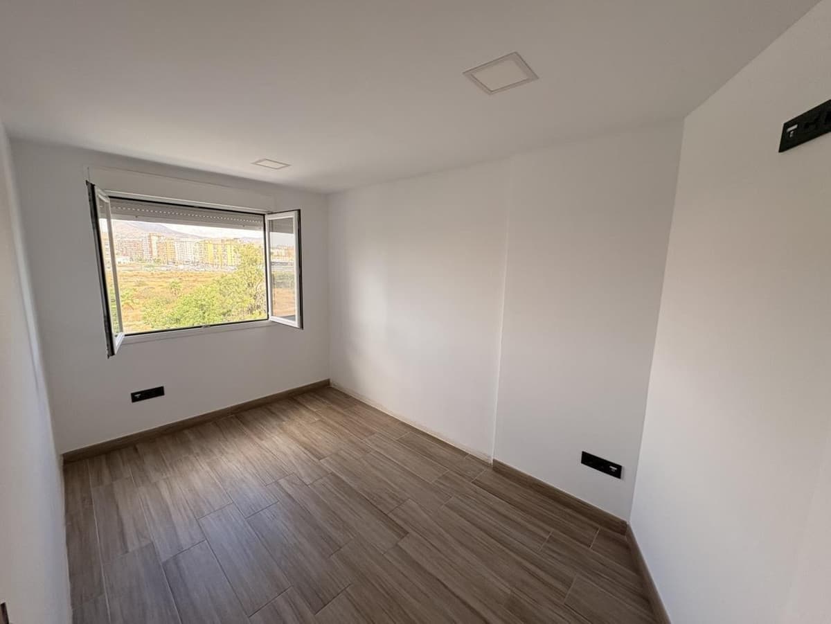 Middle Floor Apartment in Málaga — photo 6 of 10