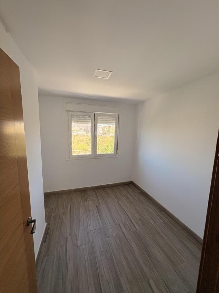 Middle Floor Apartment in Málaga — photo 7 of 10