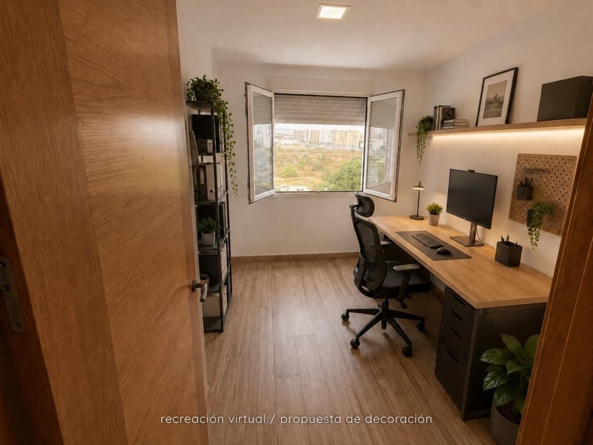 Middle Floor Apartment in Málaga — photo 9 of 10