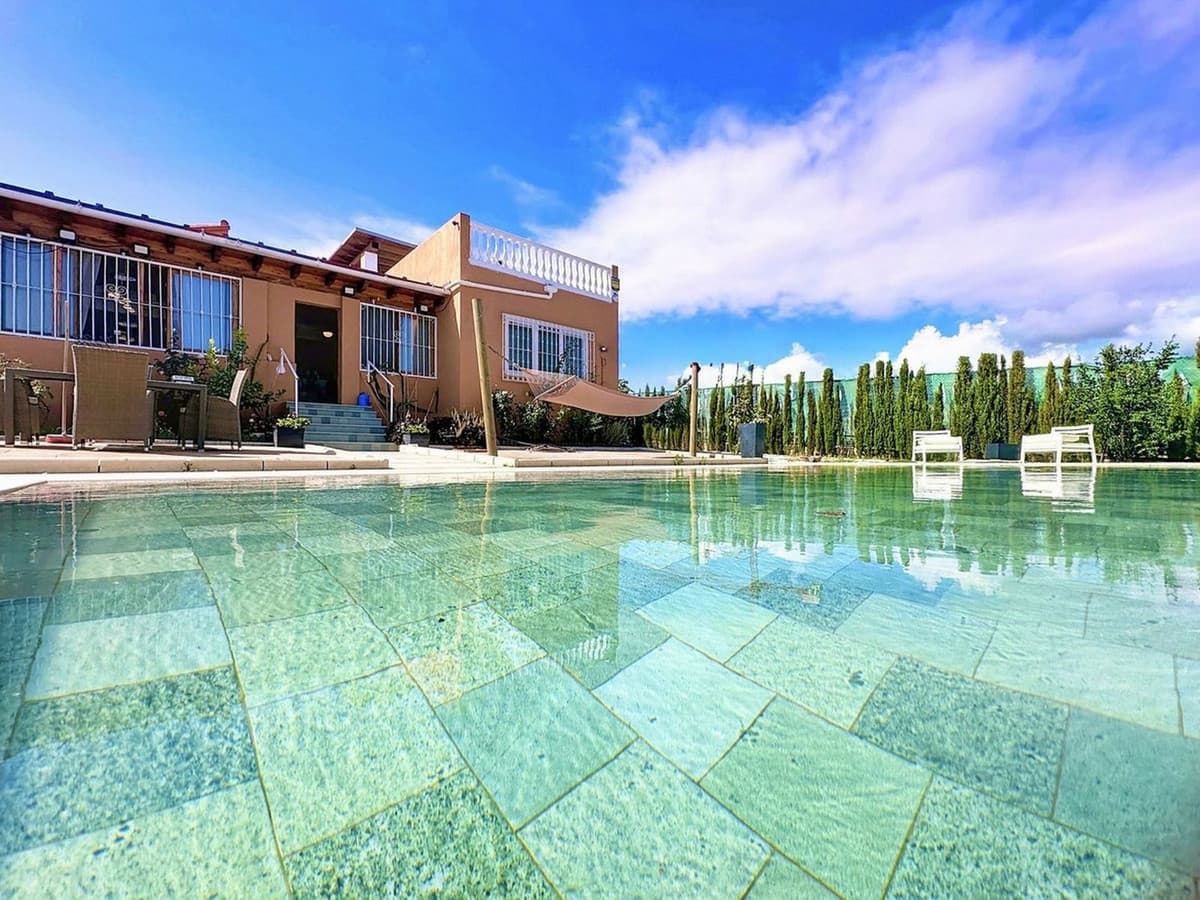 Detached Villa in Estepona — photo 1 of 10