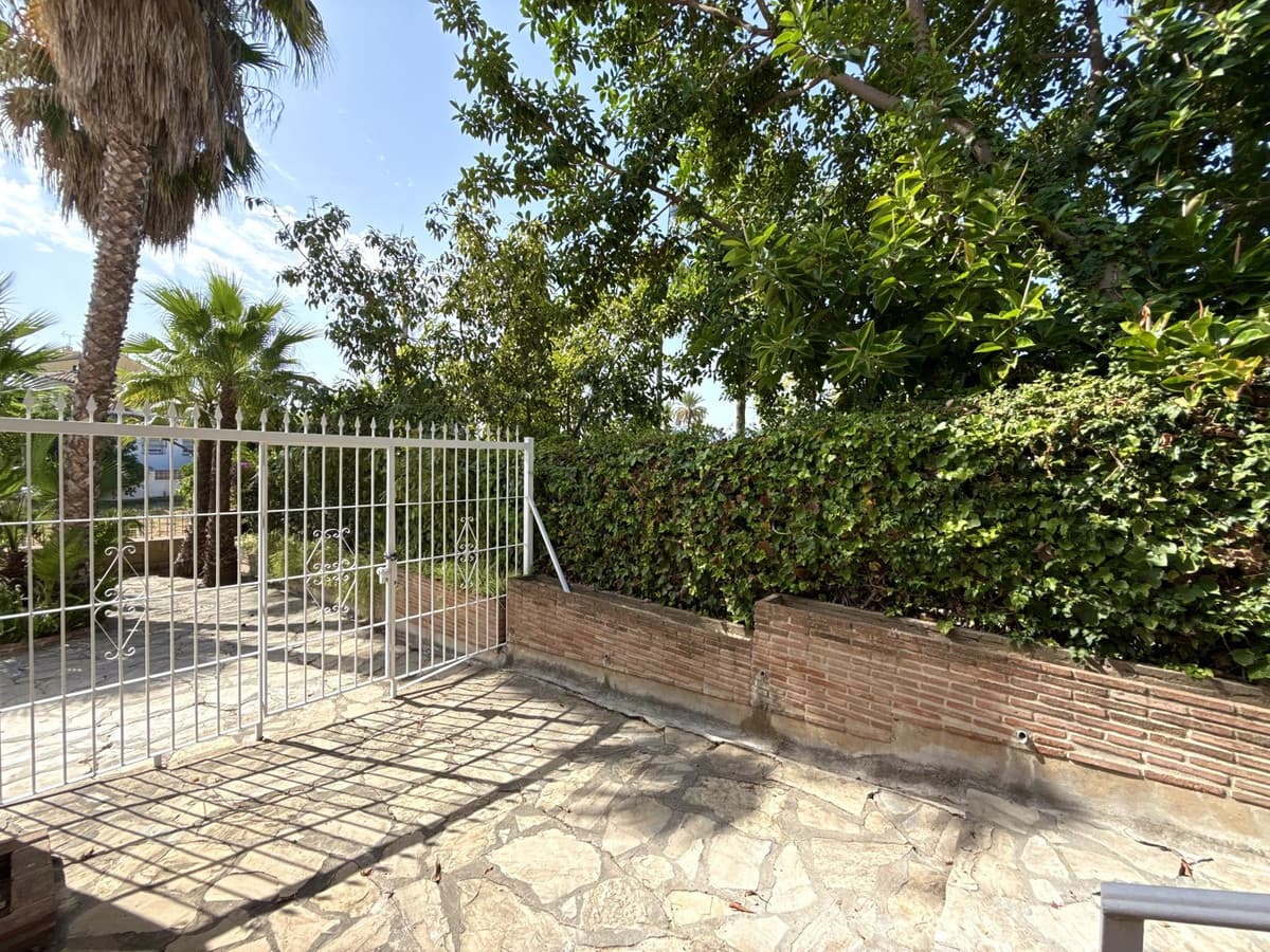 Semi-Detached House in San Pedro de Alcántara — photo 1 of 10