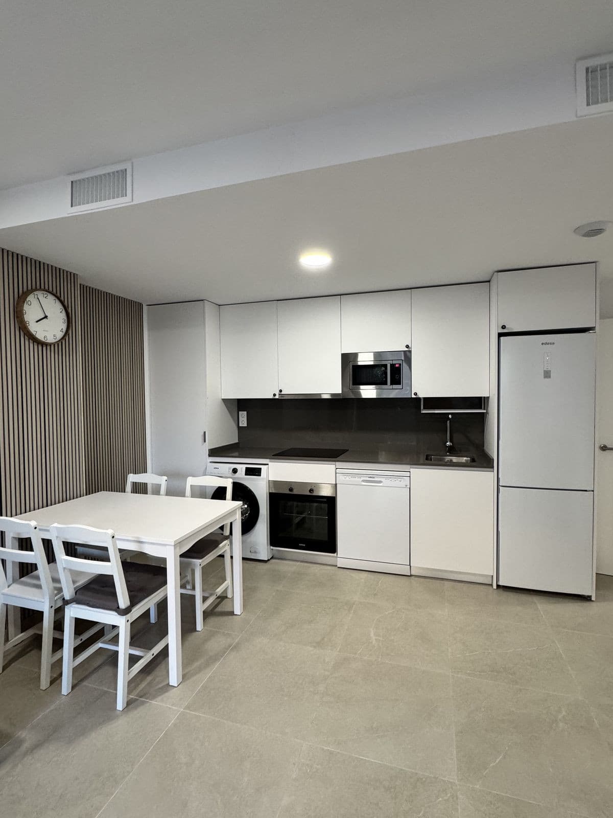 Middle Floor Apartment in Estepona — photo 4 of 10