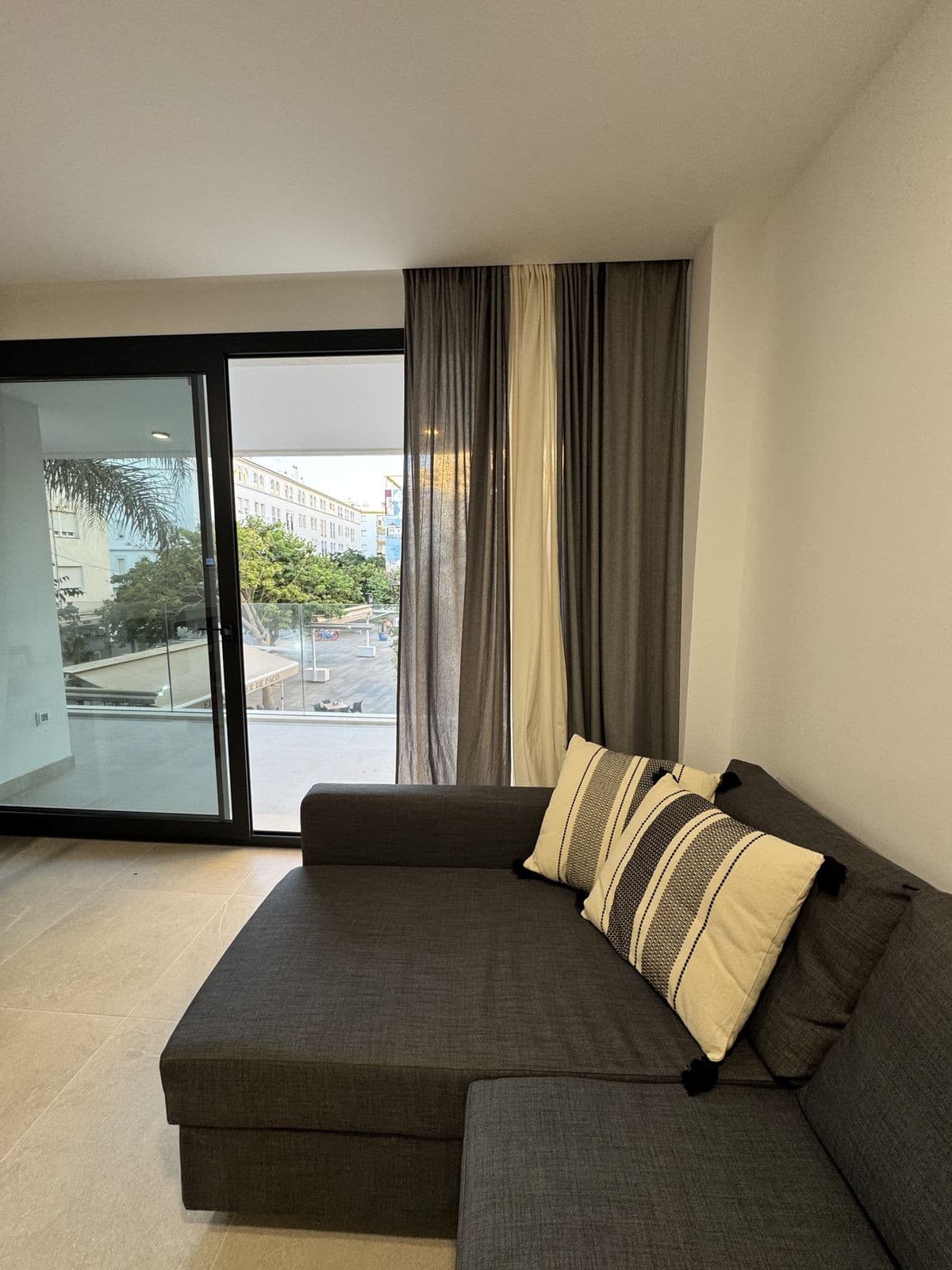 Middle Floor Apartment in Estepona — photo 6 of 10