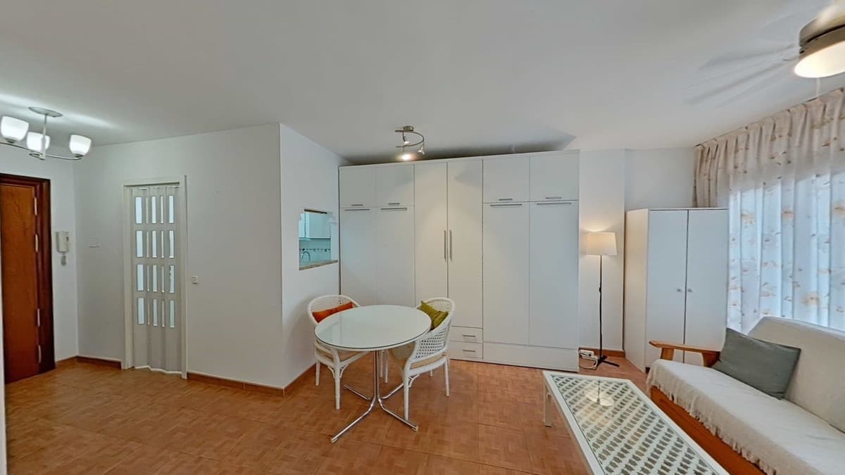 Middle Floor Apartment in Marbella — photo 2 of 10