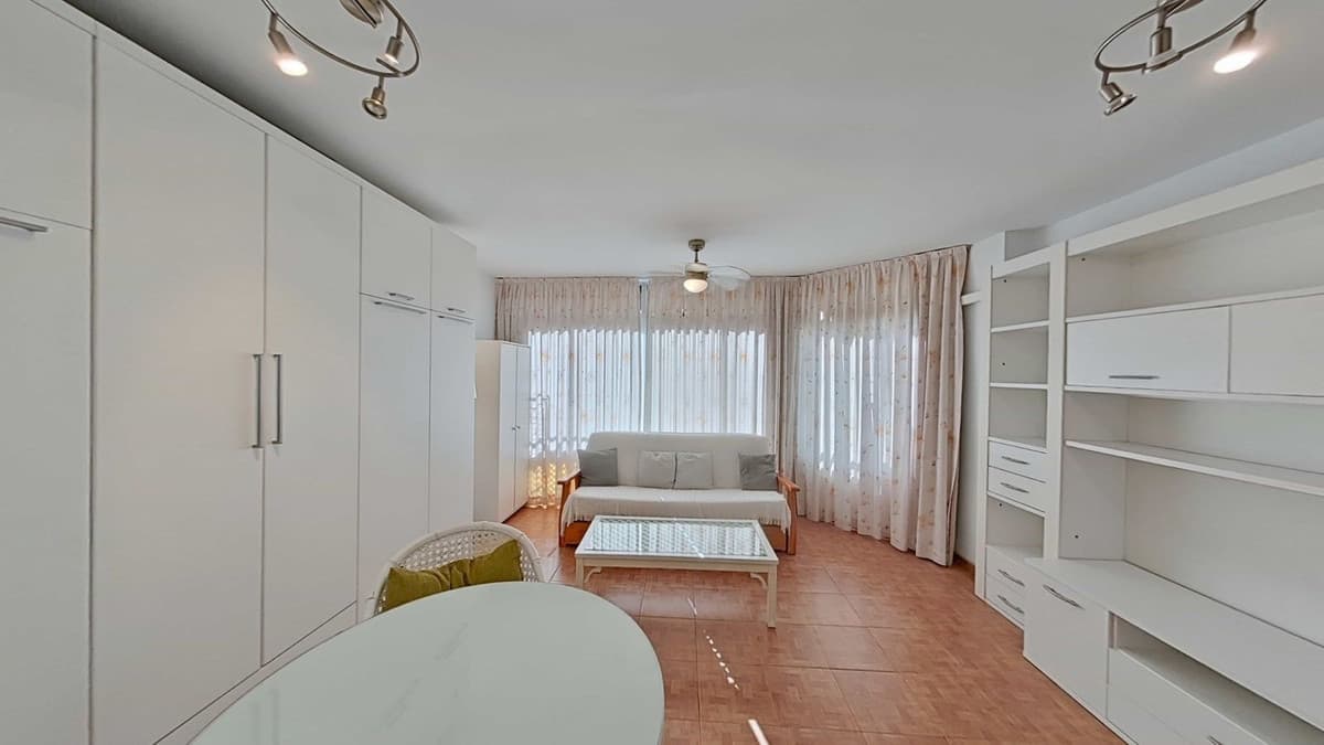 Middle Floor Apartment in Marbella — photo 6 of 10