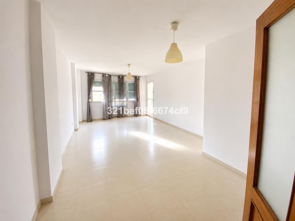 Ground Floor Apartment in Teatinos — photo 2 of 10