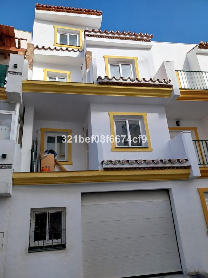 Townhouse in Estepona — photo 1 of 10
