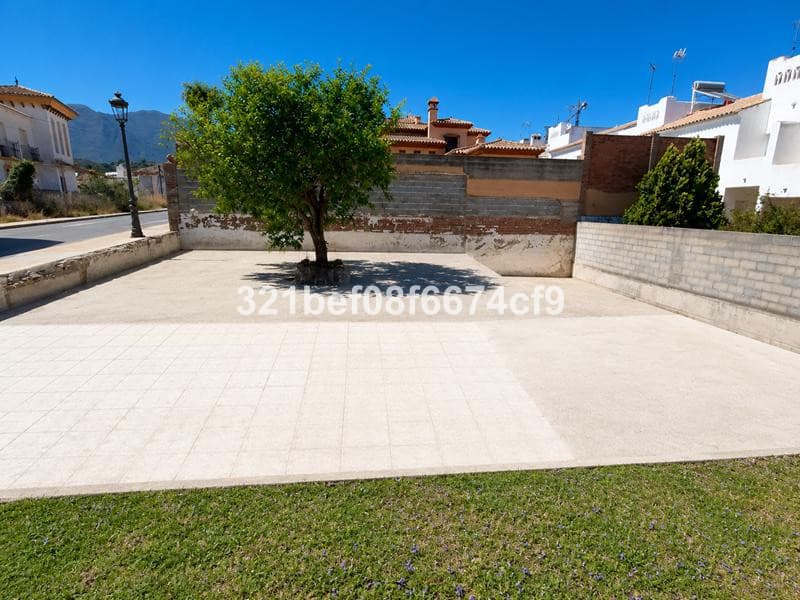 Land in Estepona — photo 1 of 2