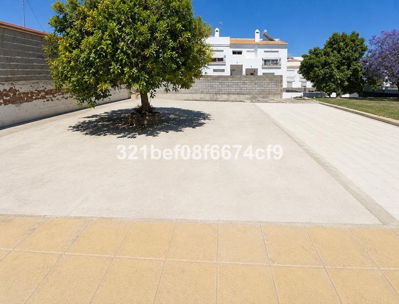 Land in Estepona — photo 2 of 2