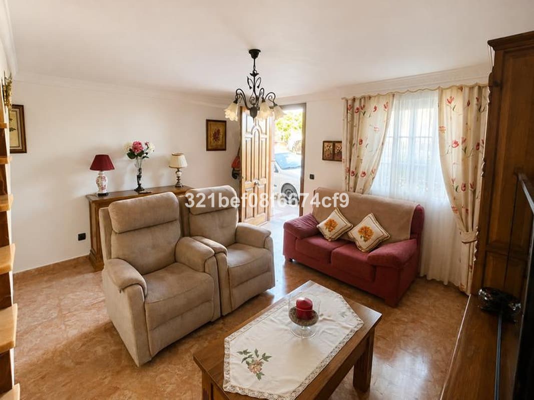 Townhouse in Estepona — photo 1 of 10