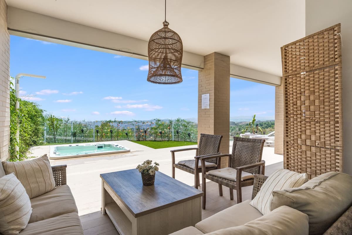 Semi-Detached House in Mijas Costa — photo 1 of 10