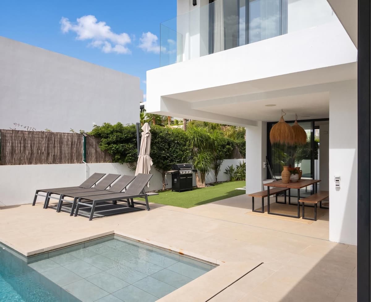Detached Villa in El Paraiso — photo 2 of 10