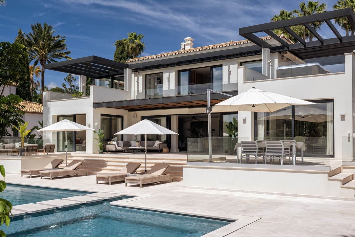 Detached Villa in Nueva Andalucía — photo 2 of 10