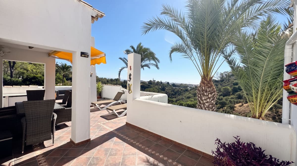 Top Floor Apartment in Los Almendros — photo 2 of 10