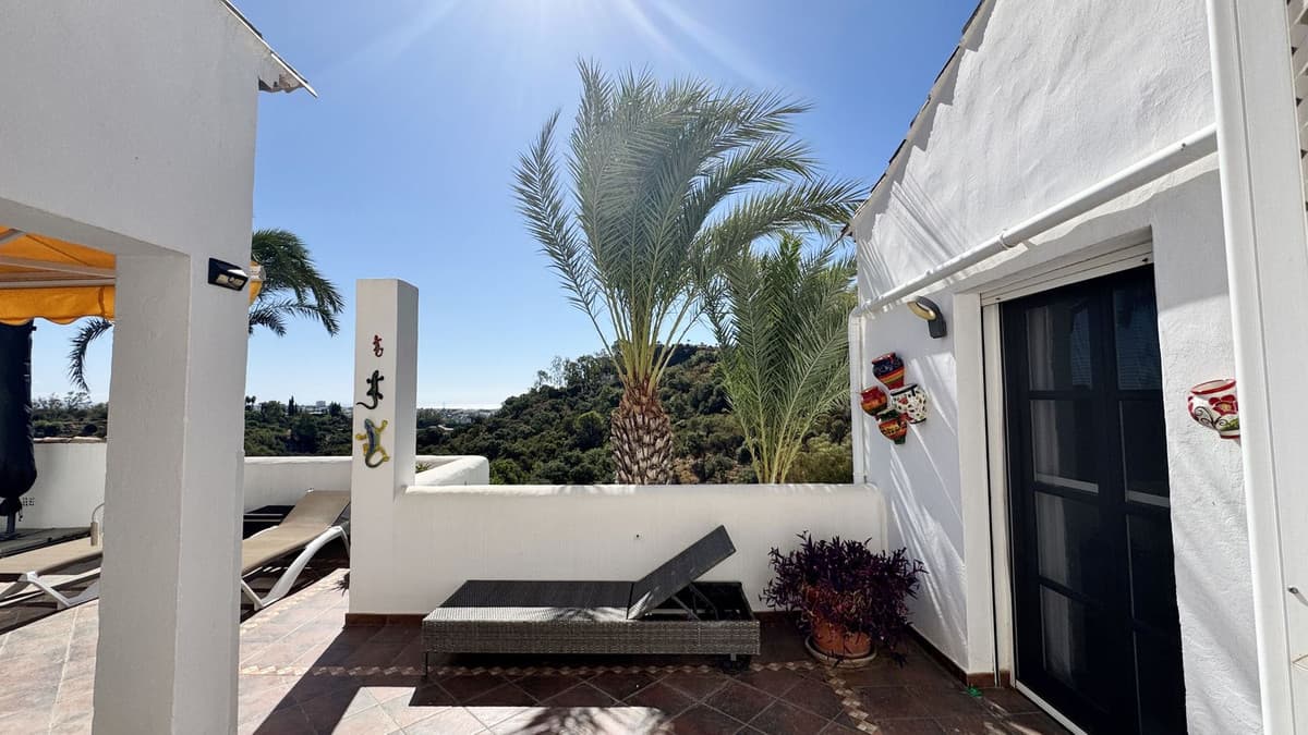 Top Floor Apartment in Los Almendros — photo 3 of 10