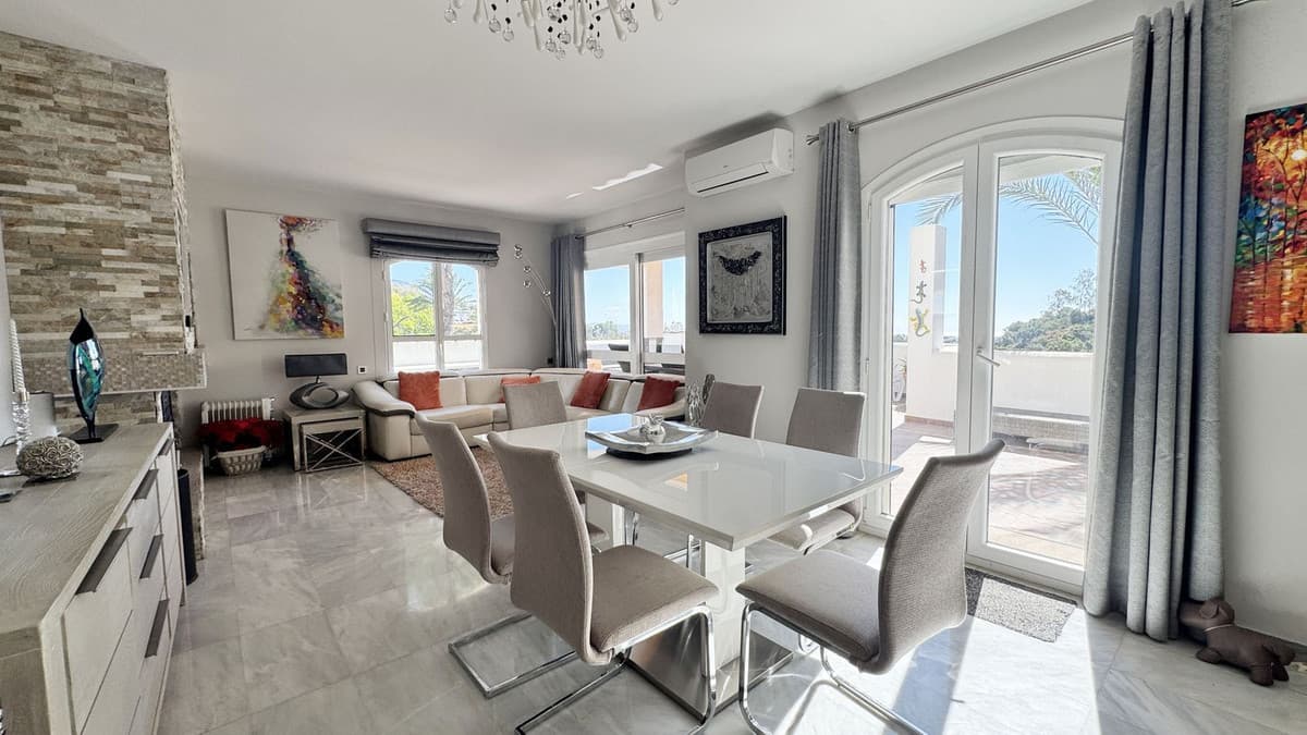 Top Floor Apartment in Los Almendros — photo 7 of 10