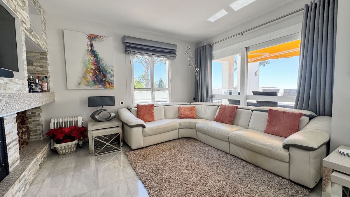 Top Floor Apartment in Los Almendros — photo 8 of 10
