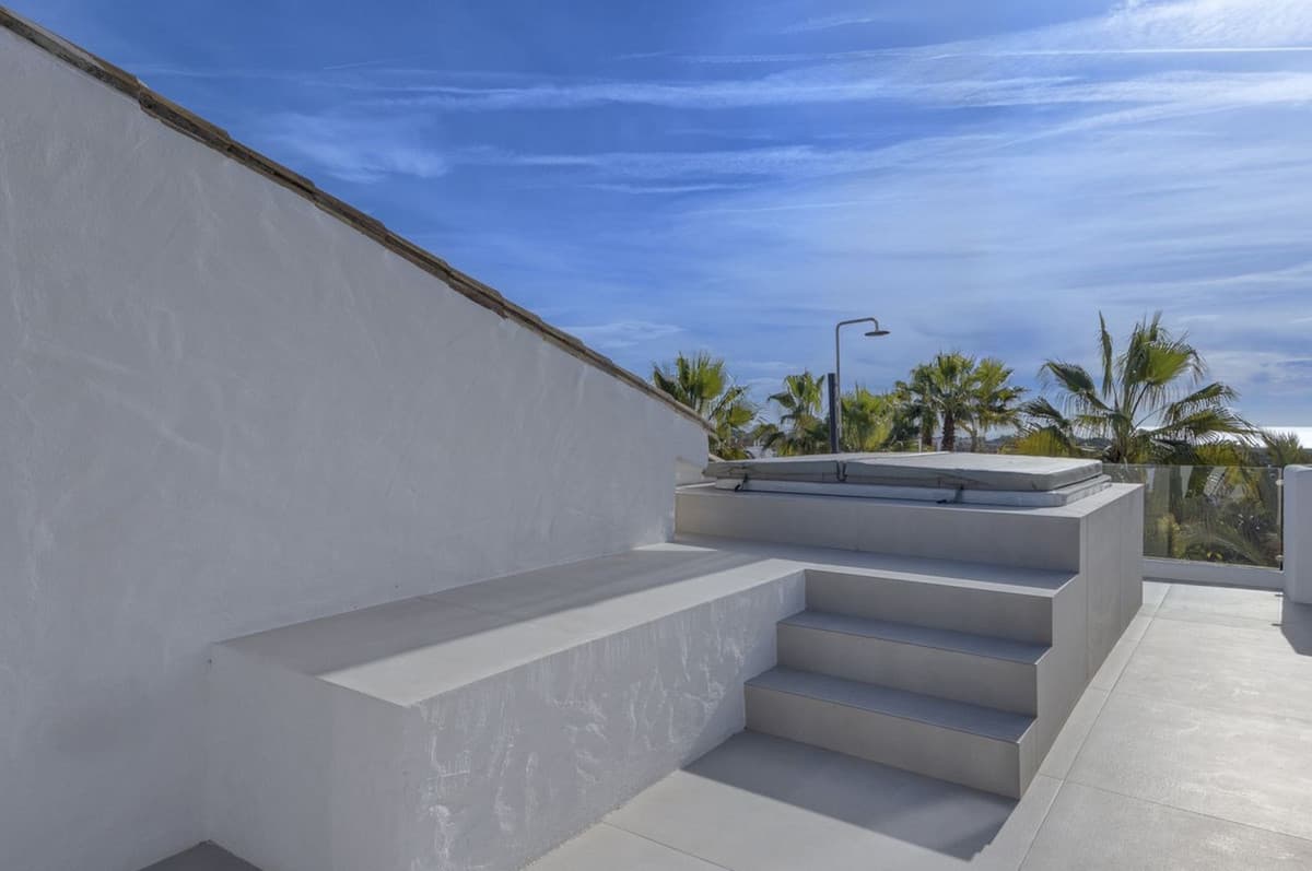 Penthouse Duplex in El Paraiso — photo 1 of 10