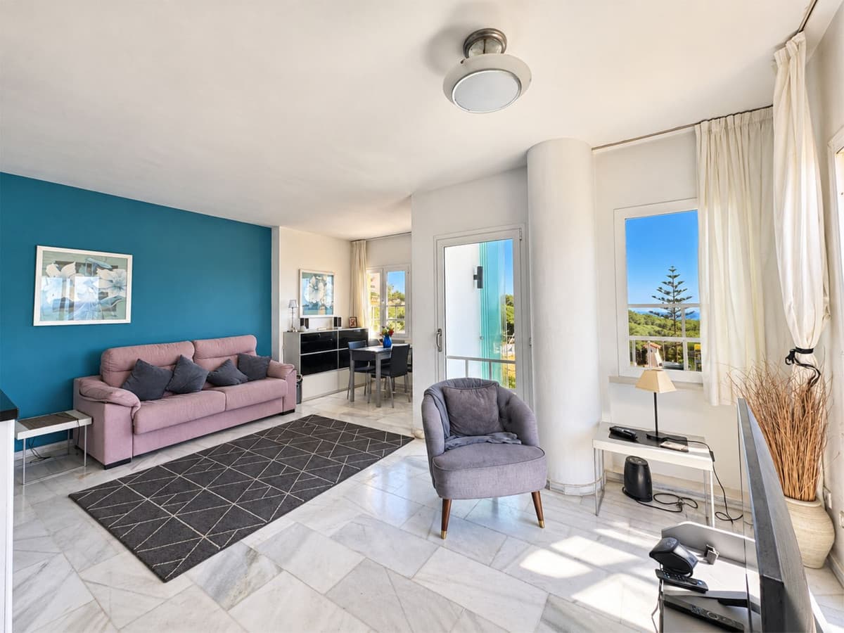Middle Floor Apartment in Puerto de Cabopino — photo 2 of 10
