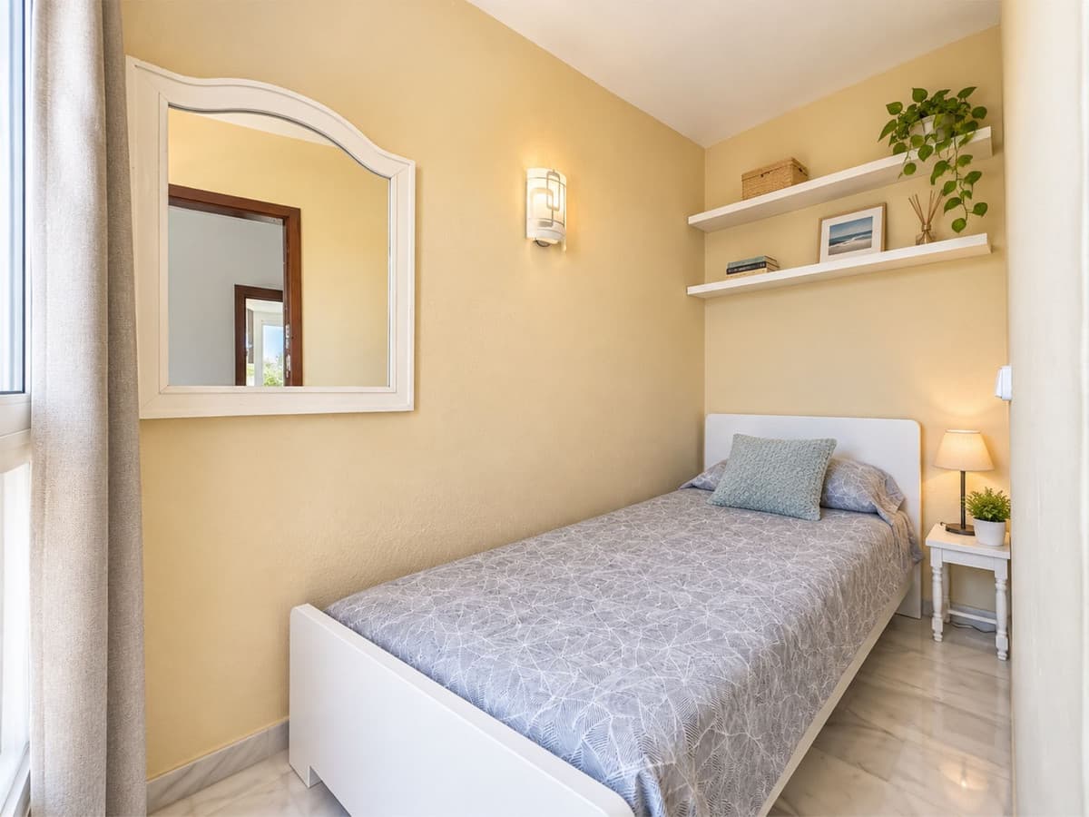 Middle Floor Apartment in Puerto de Cabopino — photo 6 of 10
