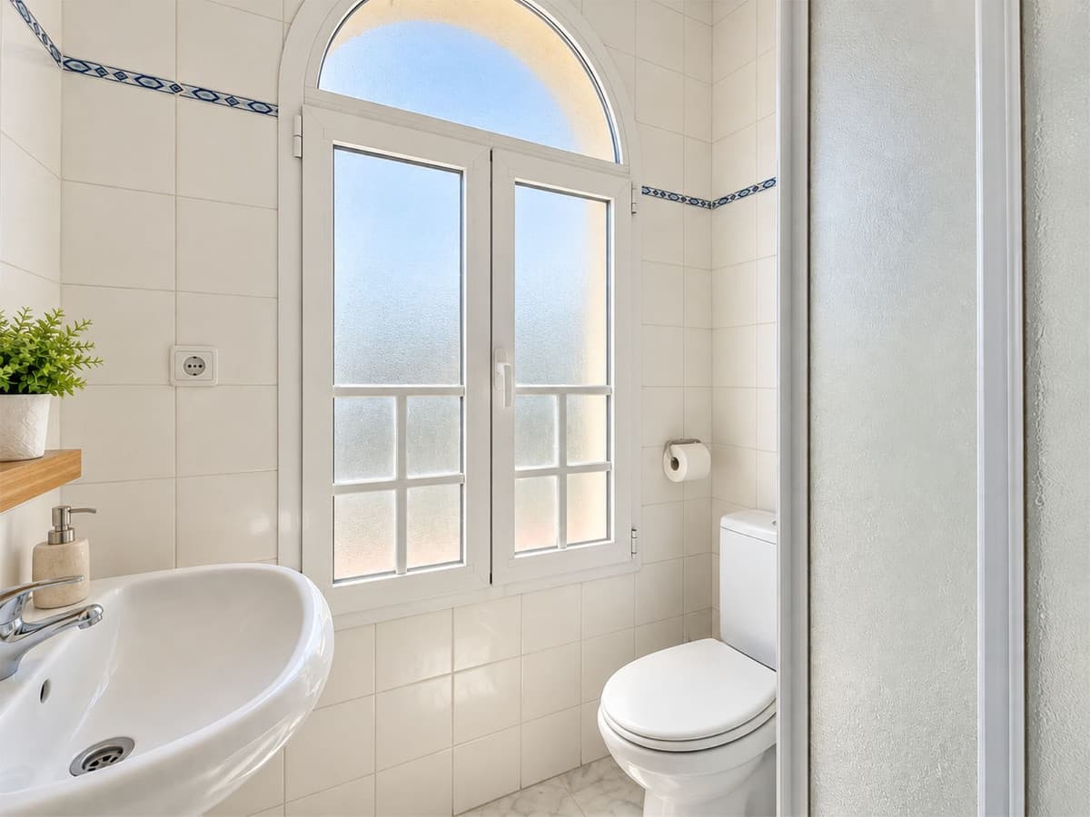 Middle Floor Apartment in Puerto de Cabopino — photo 7 of 10