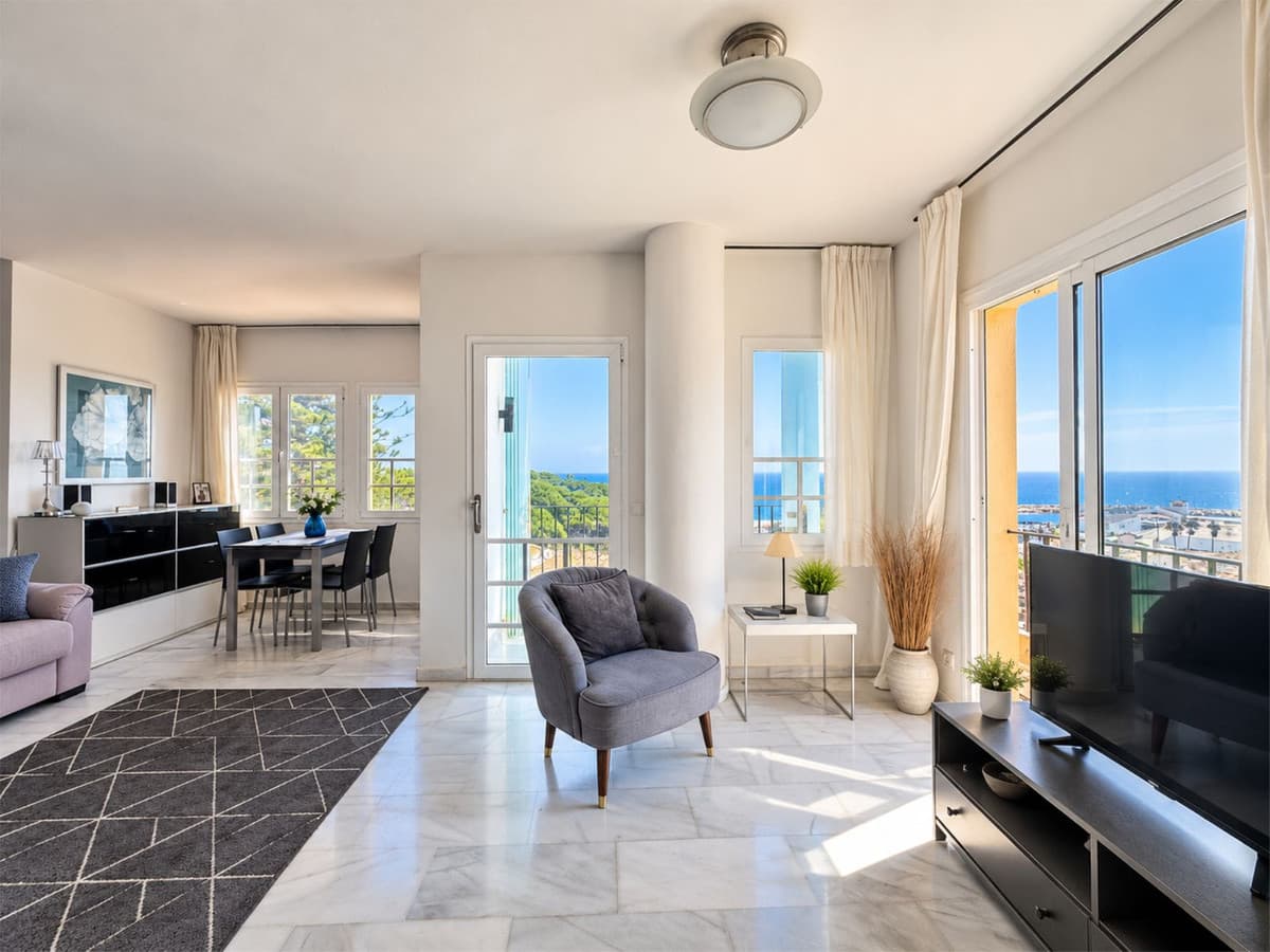 Middle Floor Apartment in Puerto de Cabopino — photo 8 of 10